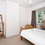 36 Westminster Road Bright & Spacious 2-bed In With Garden Pass The Keys *