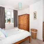 Casa de Férias 36 Westminster Road Bright & Spacious 2-bed In With Garden Pass The Keys