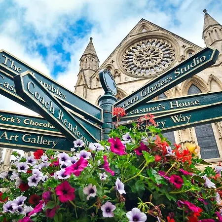 36 Westminster Road Bright & Spacious 2-bed In With Garden Pass The Keys