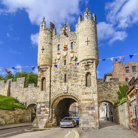 36 Westminster Road Bright & Spacious 2-bed In With Garden Pass The Keys York