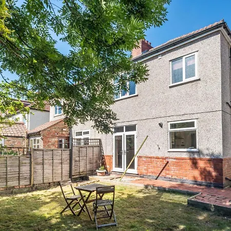 36 Westminster Road Bright & Spacious 2-bed In With Garden Pass The Keys *