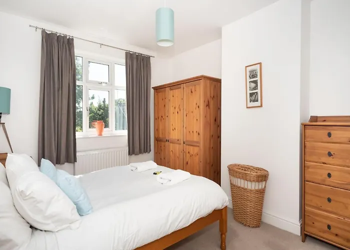 Semesterbostad 36 Westminster Road Bright & Spacious 2-bed In With Garden Pass The Keys