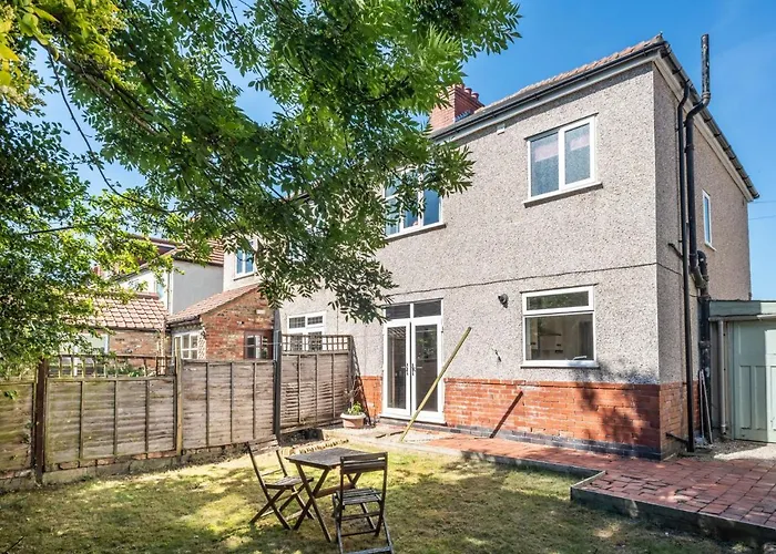 36 Westminster Road Bright & Spacious 2-bed In With Garden Pass The Keys *