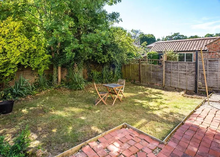 36 Westminster Road Bright & Spacious 2-bed In With Garden Pass The Keys