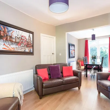 Bright & Spacious With Garden - Pass The Keys * York