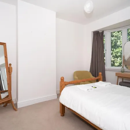 36 Westminster Road Bright & Spacious 2-bed In With Garden Pass The Keys *