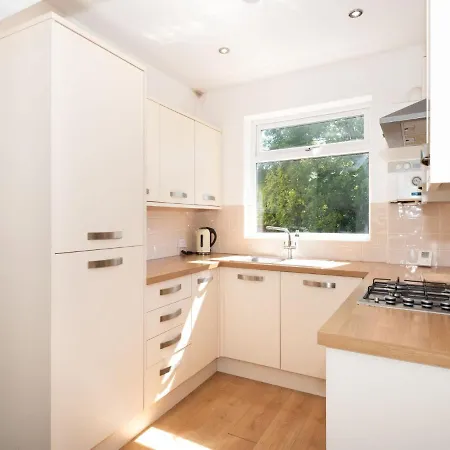 Bright & Spacious With Garden - Pass The Keys York