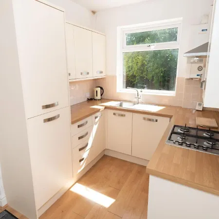 Bright & Spacious With Garden - Pass The Keys York