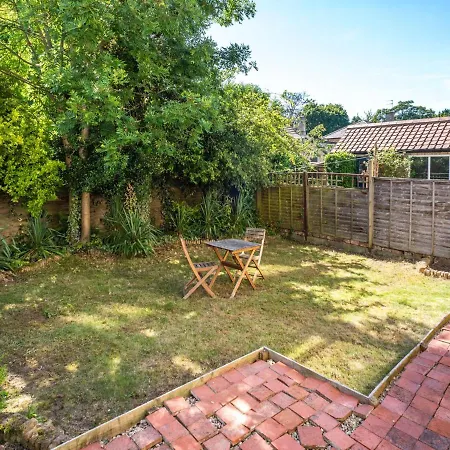 Bright & Spacious With Garden - Pass The Keys